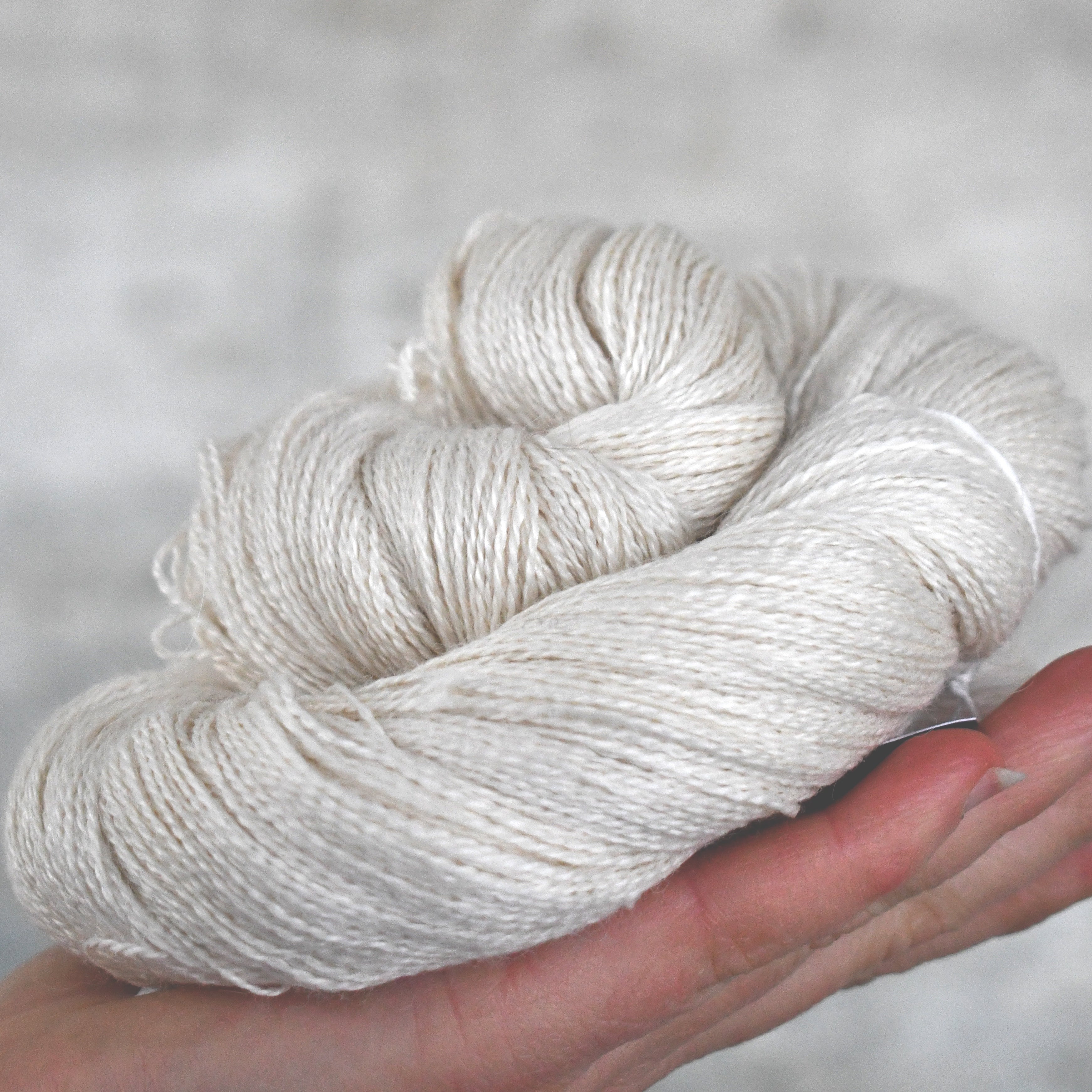 49010 Baby Silk Lace 600