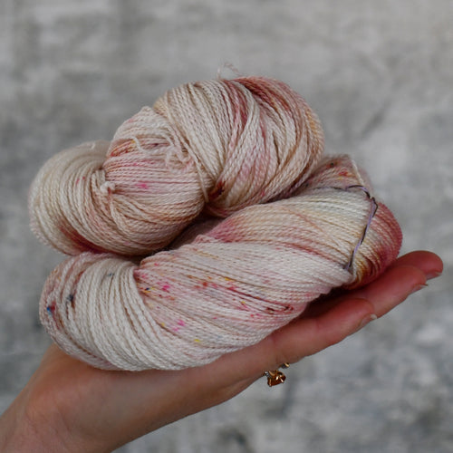 49033 Lush Lace 600