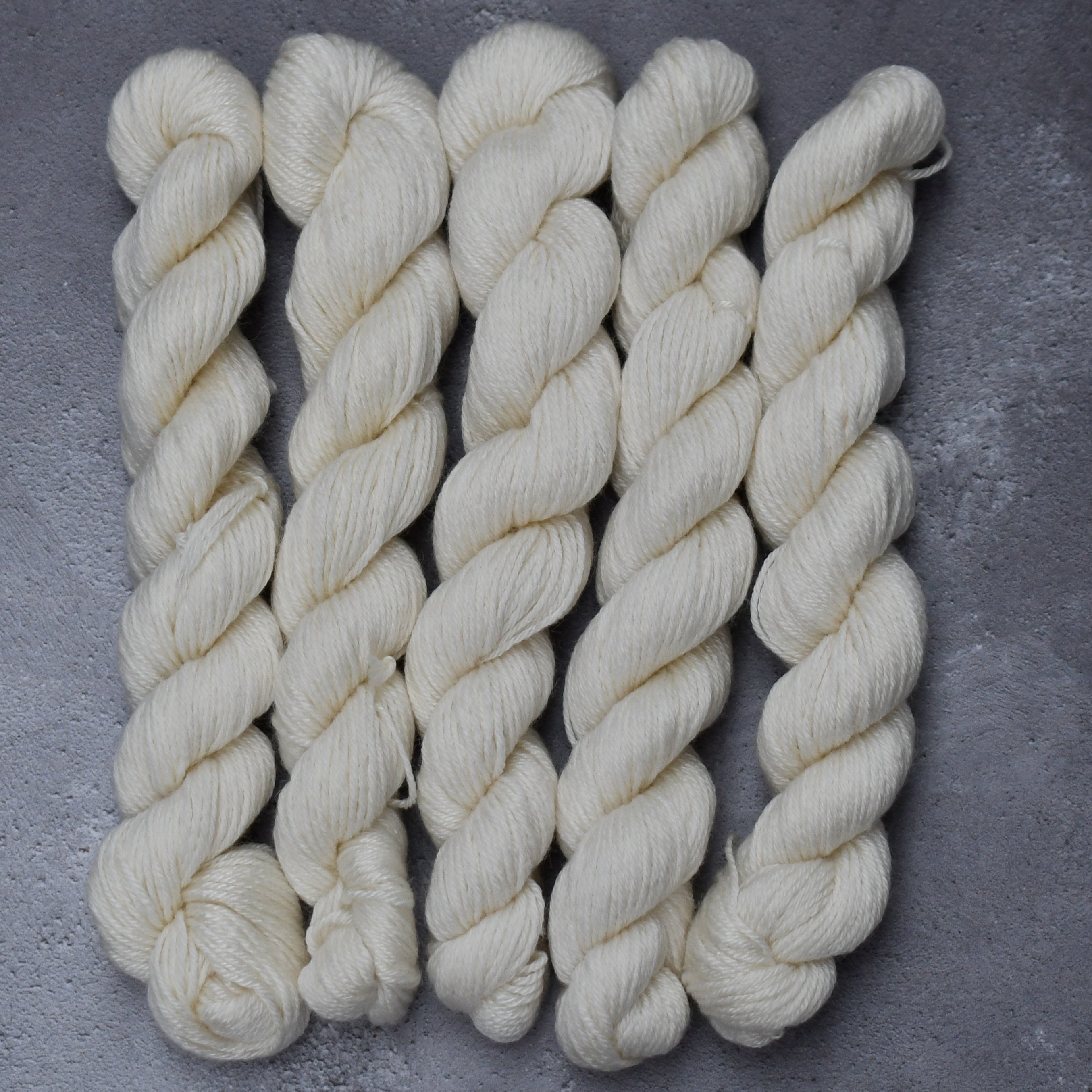 49132 BFL Decadence 4ply