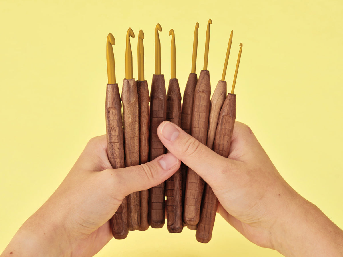 Nature Walnut Gold Crochet Hooks